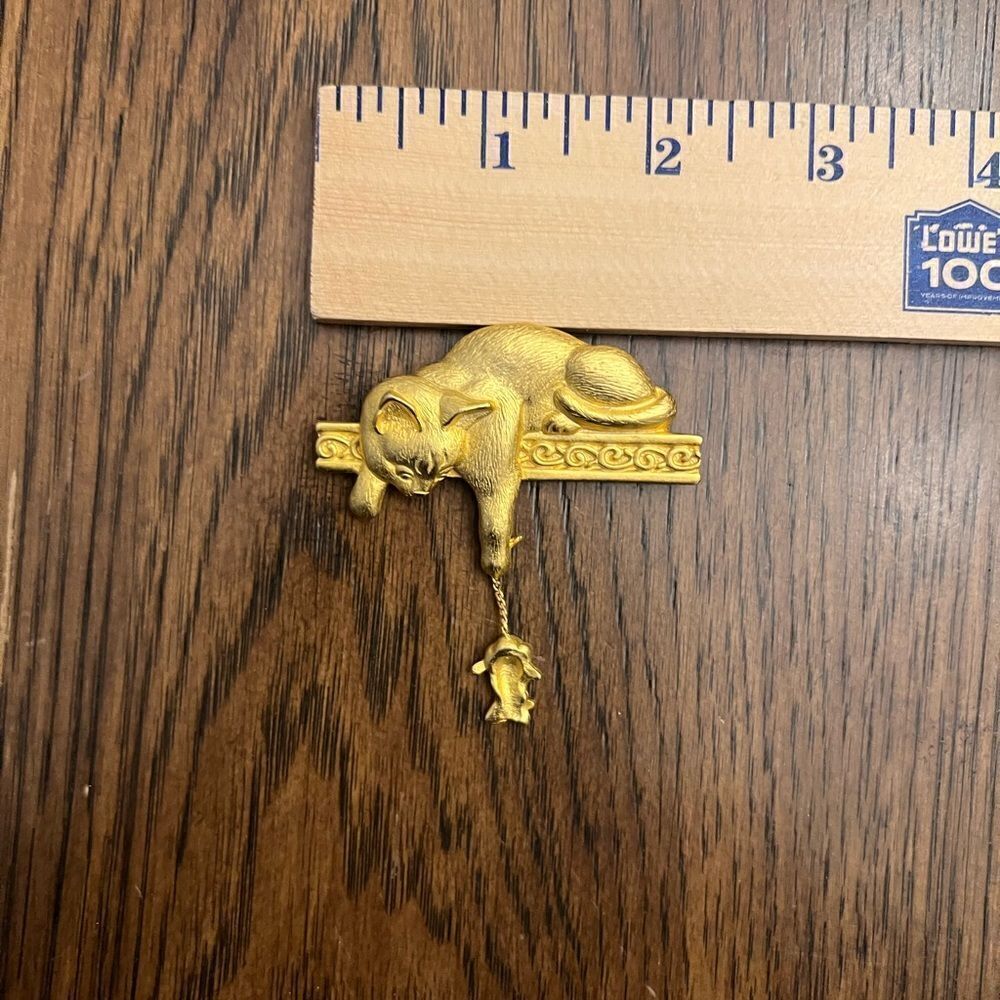 Vintage Gold Tone Cat and Mouse dangle JJ women’s Brooch/pin Jewelry. EUC. - Picture 3 of 6